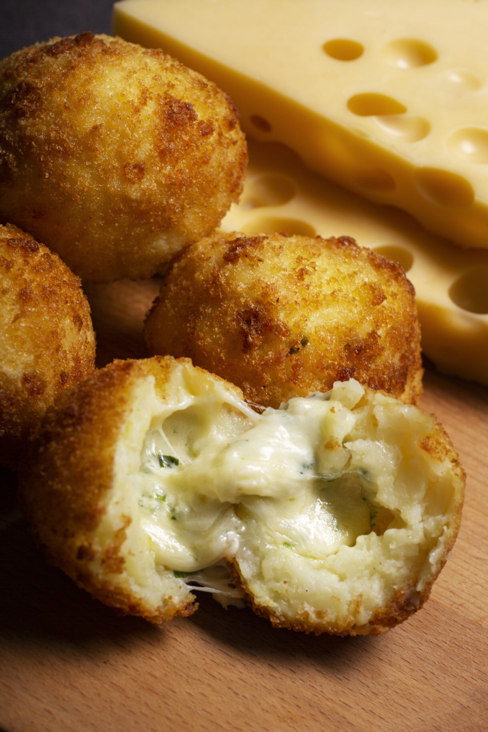 YUQUITAS CUZCO 5 fried yucca balls with cheese filling